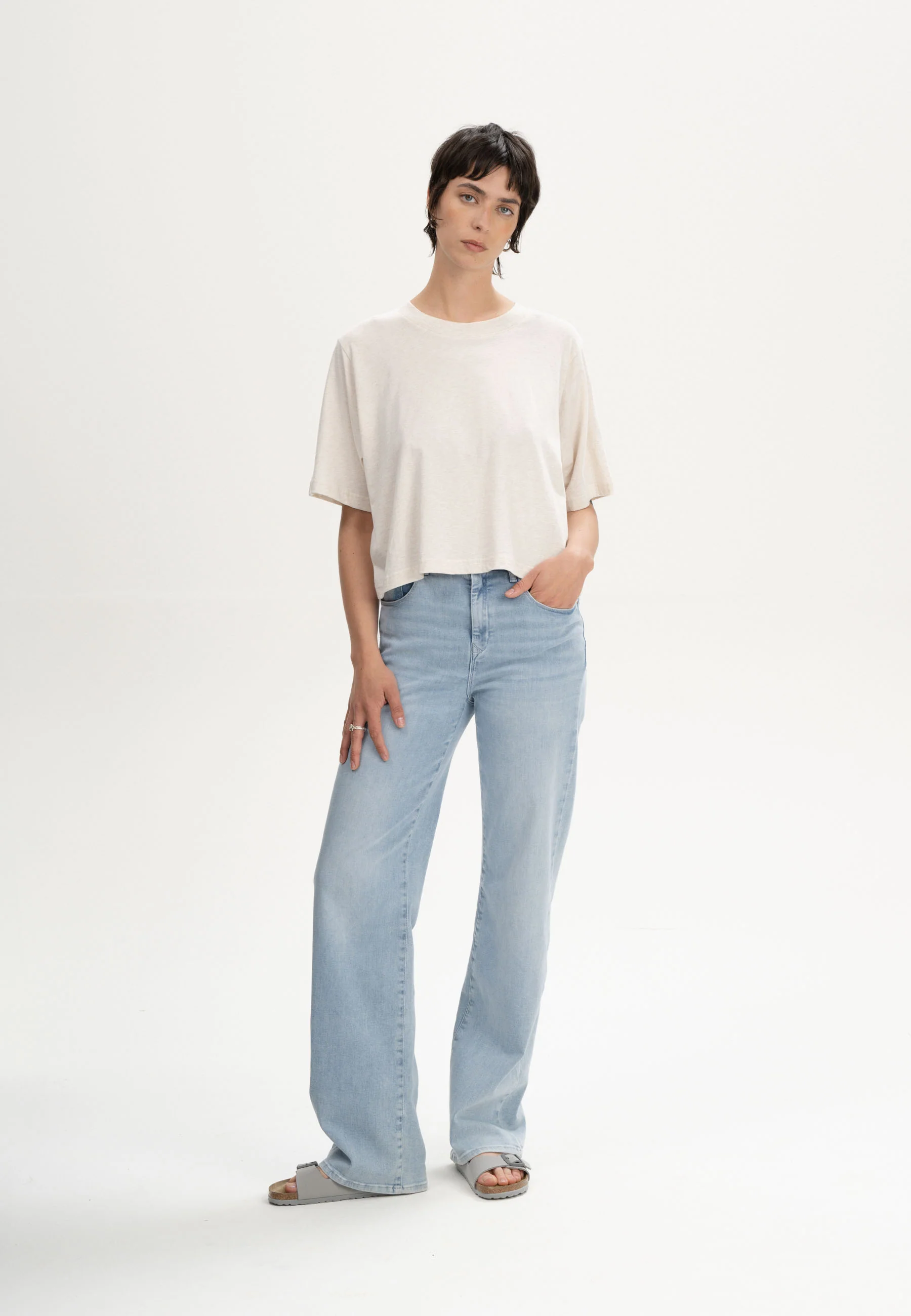 Cropped T-Shirt Style DESNA - Image 23