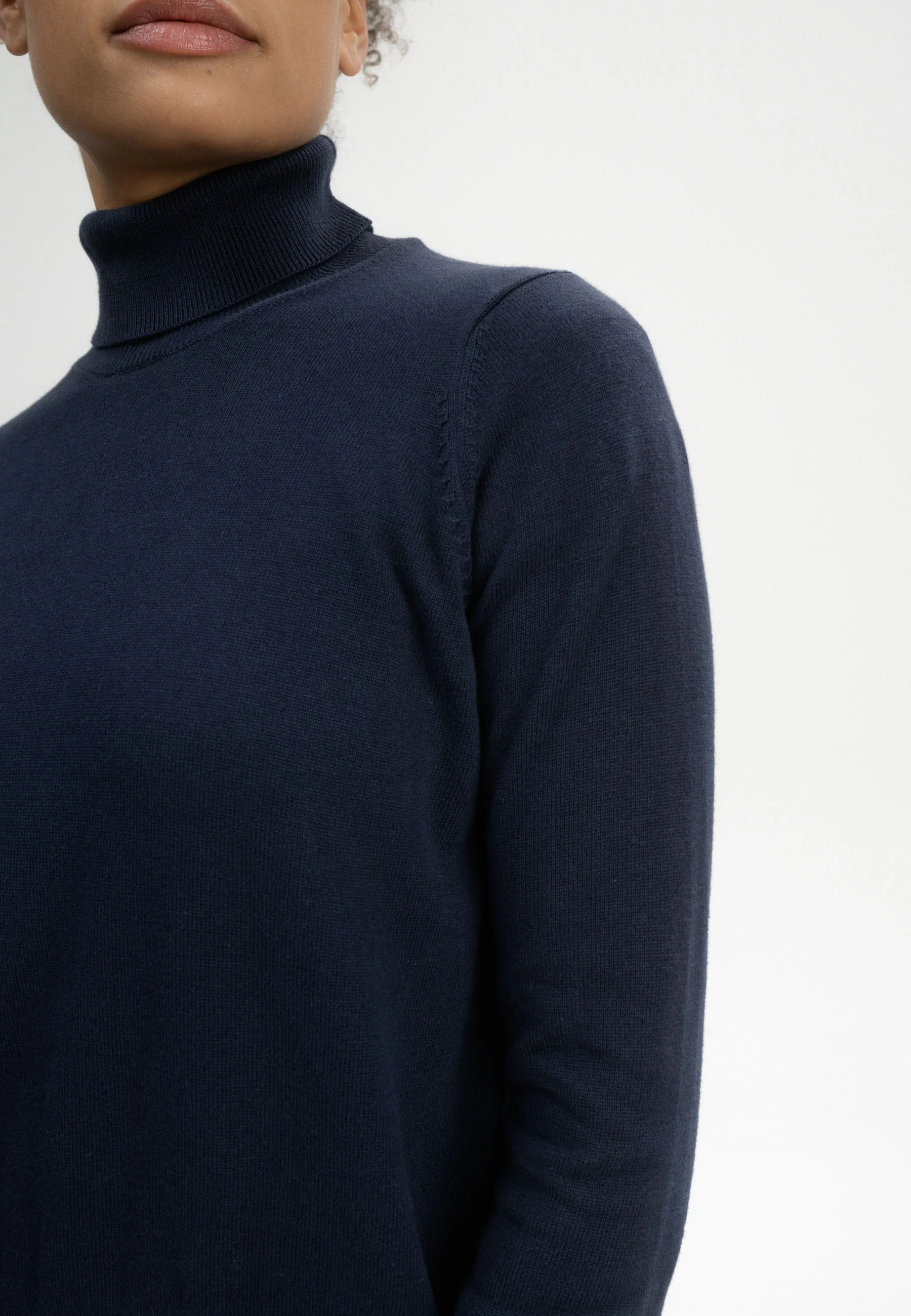 Feinstrick Rollkragenpullover Style MAYURA - Image 36