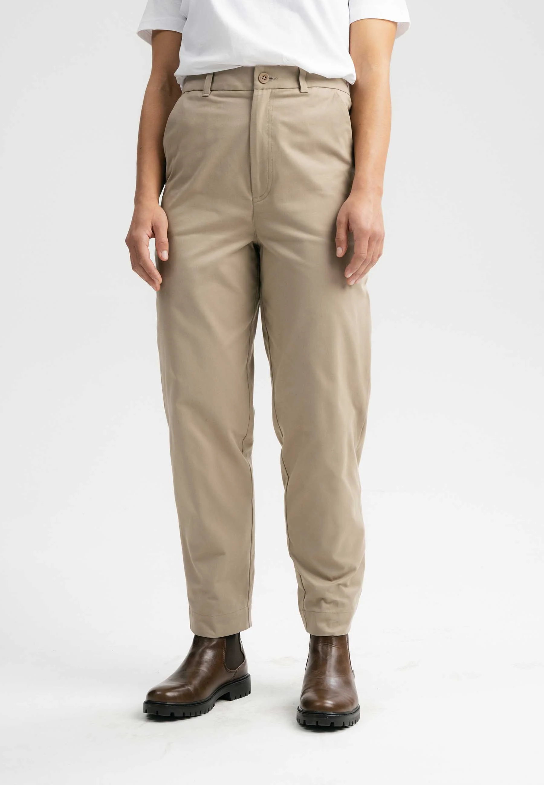 Hose mit hohem Bund und schmal zulaufendem Bein Style JANAKI - Image 13