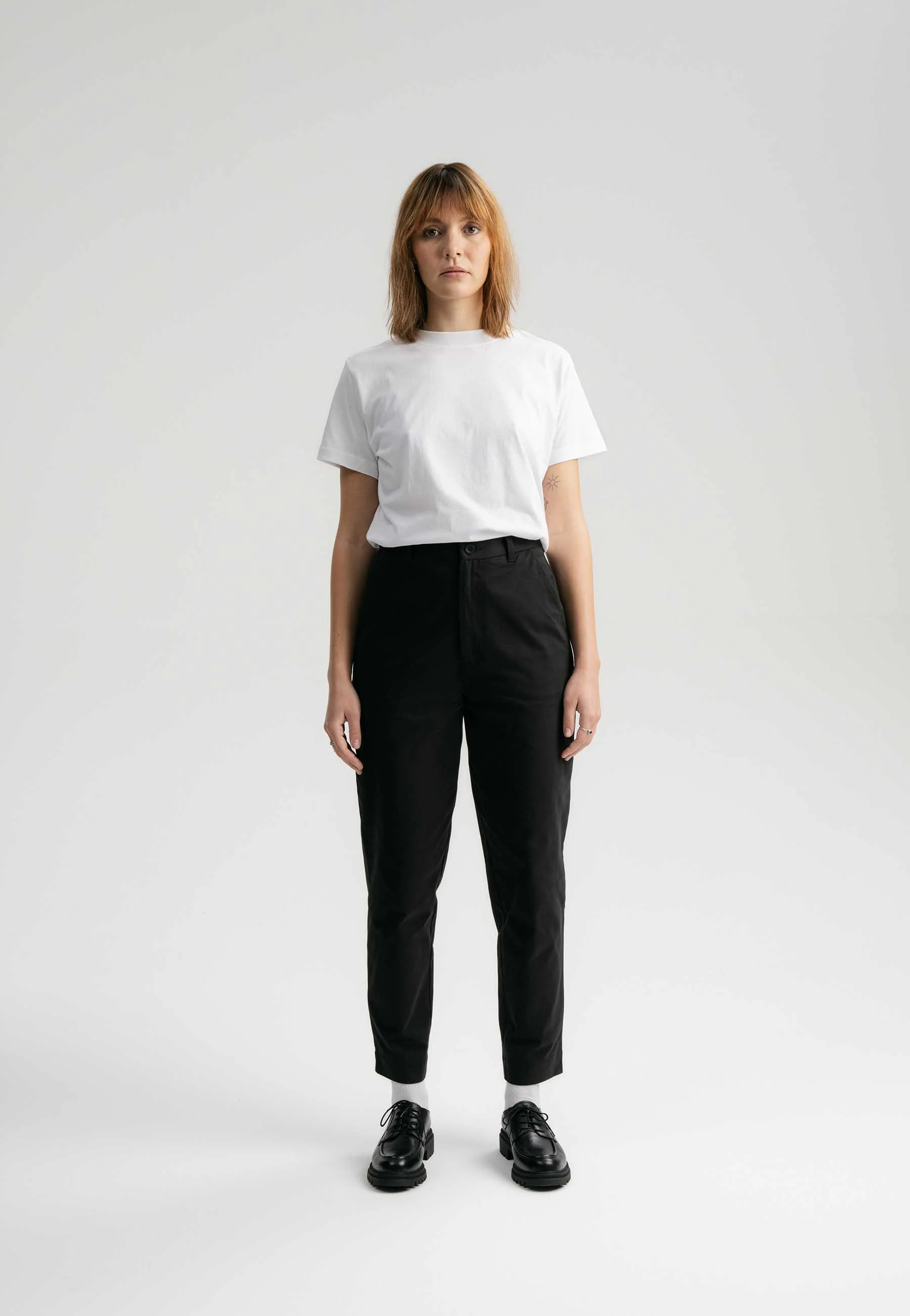 Hose mit hohem Bund und schmal zulaufendem Bein Style JANAKI - Image 4