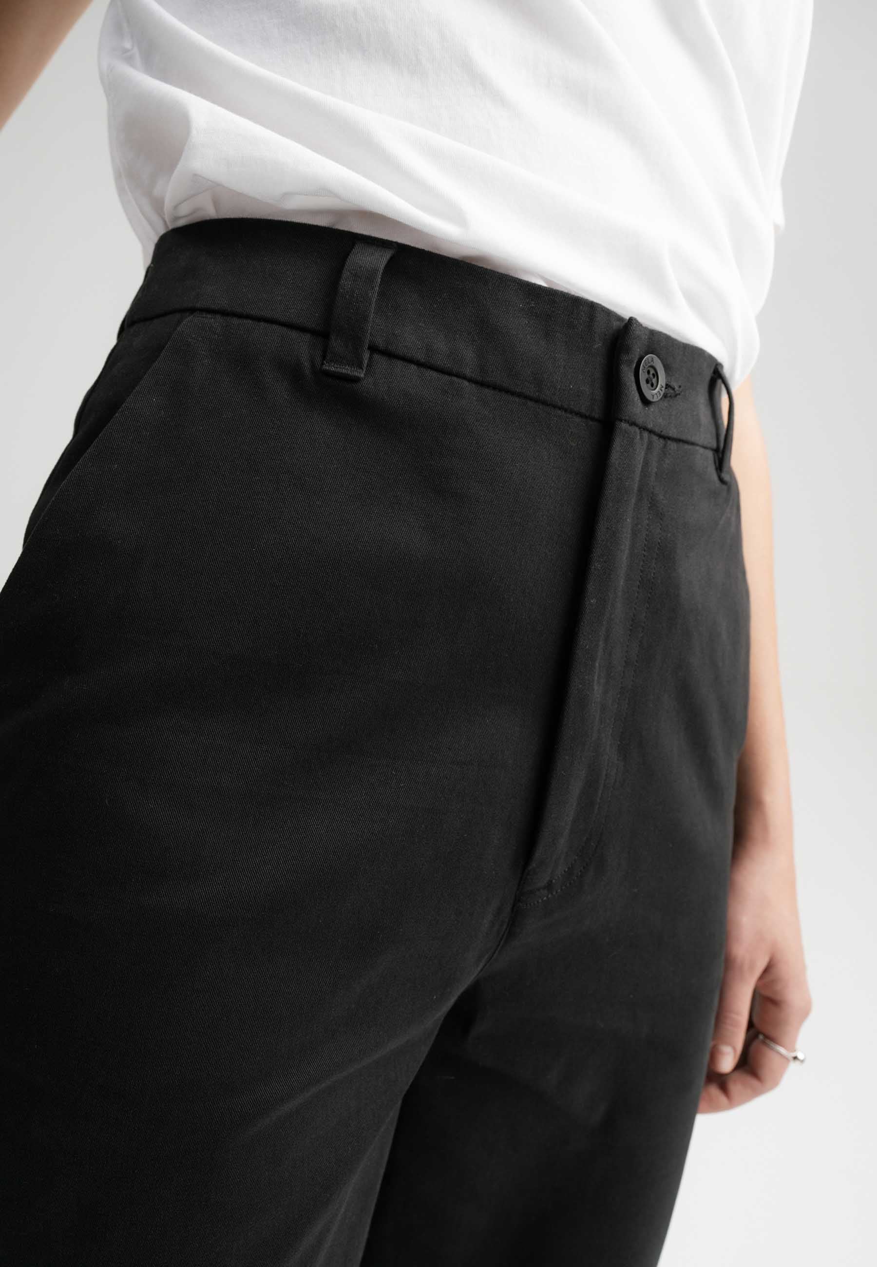 Hose mit hohem Bund und schmal zulaufendem Bein Style JANAKI - Image 5