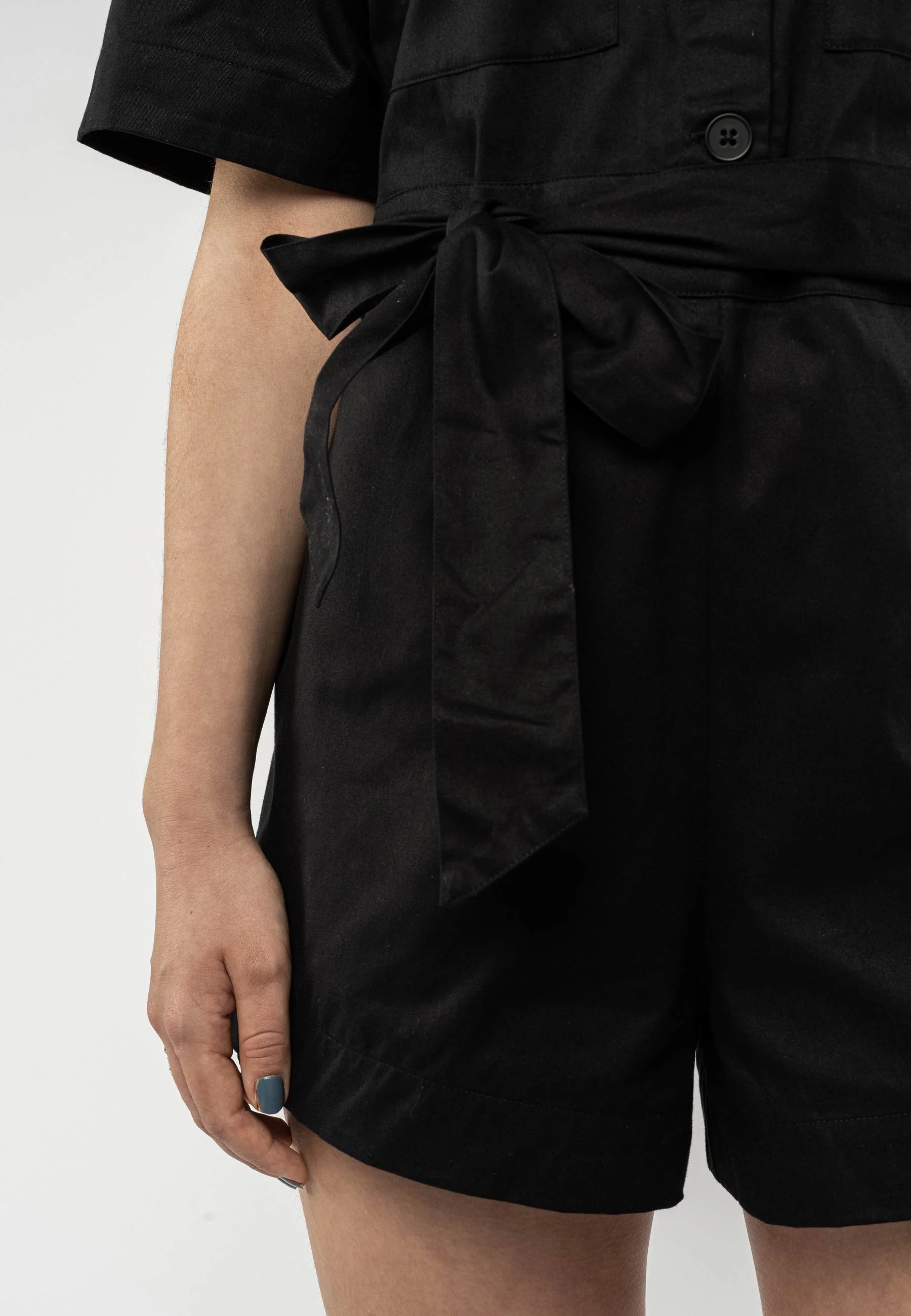 Kurzer Jumpsuit SANELA - Image 11