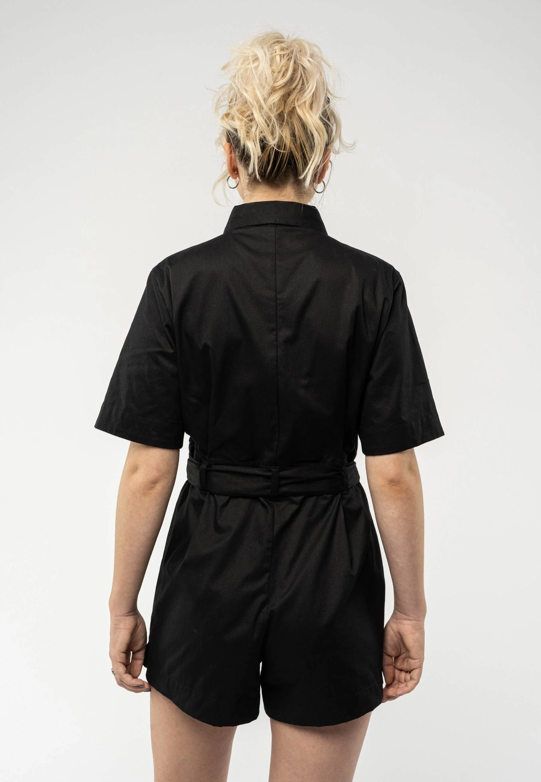 Kurzer Jumpsuit SANELA - Image 9